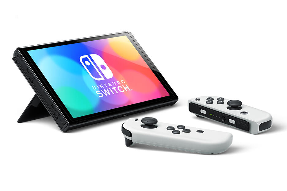 Nintendo Switch con base y mandos Joy-Con blancos - Image 3